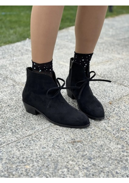 Lironna Süet Bağcık Detaylı Büyük Numara Kadın Bot Konforlu ve Modern fırsatları