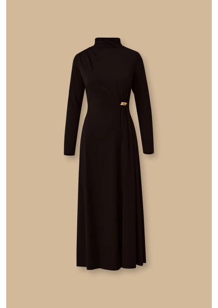 Kadın Metal Aksesuarlı Drapeli Elbise - Siyah