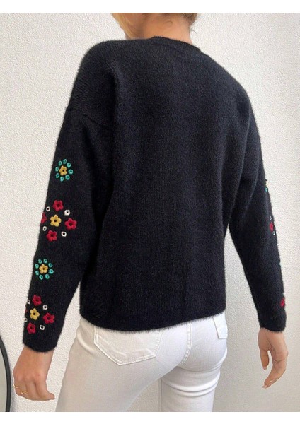 Kadın Renkli Çiçek Nakış Işlemeli Yuvarlak Yaka Yumuşak Dokulu Triko Kazak modelleri