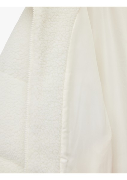 Fermuarlı Dik Yaka Uzun Kollu Cep Detaylı Peluş Mont modelleri