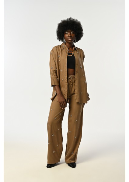 Kadın Önü Taş Işlemeli Truvakar Kollu Toprak Renk Gömlek modelleri