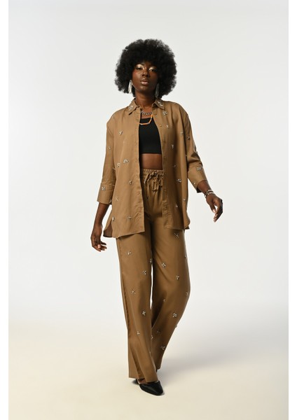 Kadın Önü Taş Işlemeli Truvakar Kollu Toprak Renk Gömlek fırsatları