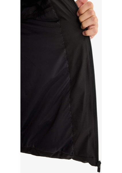 Su İtici Slim Fit Dar Kesim Astarlı Kapüşonlu Fermuarlı Cepli Dolgulu Mont R0216AZ25AU