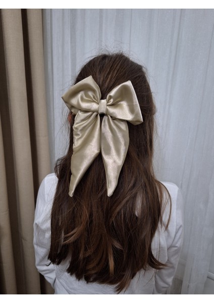 Kadın Saten Fiyonk Saç Tokası / Bej Parıltı – Otomatik Klipsli - Orta Boy fiyatları