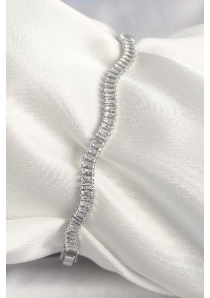 Pirinç Gümüş Renk Su Yolu Zirkon Taşlı Model Kadın Bileklik