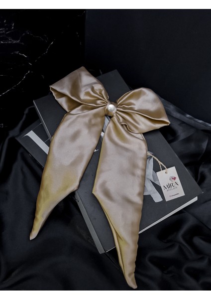 Kadın Saten Fiyonk Saç Tokası / Bej Parıltı – Otomatik Klipsli - Uzun Boy