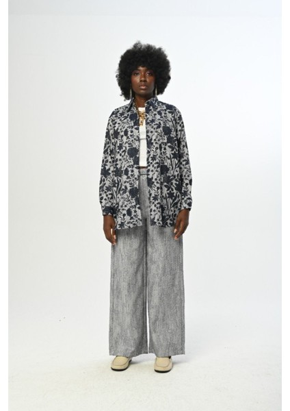 Kadın Desenli Lacivert Oversize Kesim Gömlek fırsatları