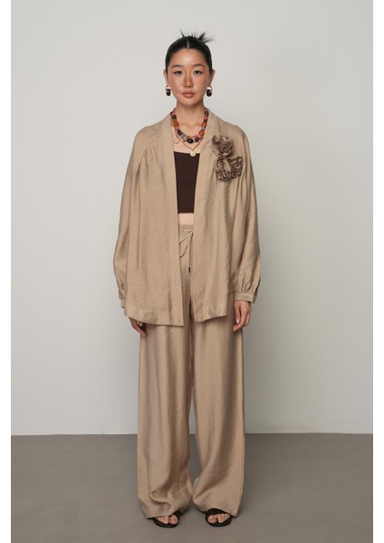 Kadın Gül Detaylı Düz Renk Oversize Kesim Kimono fırsatları