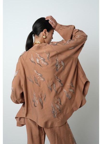 Kadın Arkası ve Kolları Taş Işlemeli Oversize Kimono fırsatları