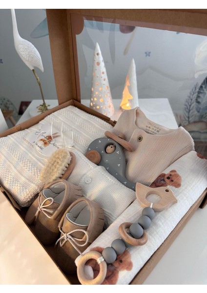 Hoşgeldin Bebek Yenidoğan Hediye Kutusu Kıyafet Takımı Seti Örgü Triko Müslin Battaniye Hırka