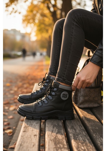 Conpax 5967 Siyah&füme Kadın Fermuarlı & Bağcıklı Bot