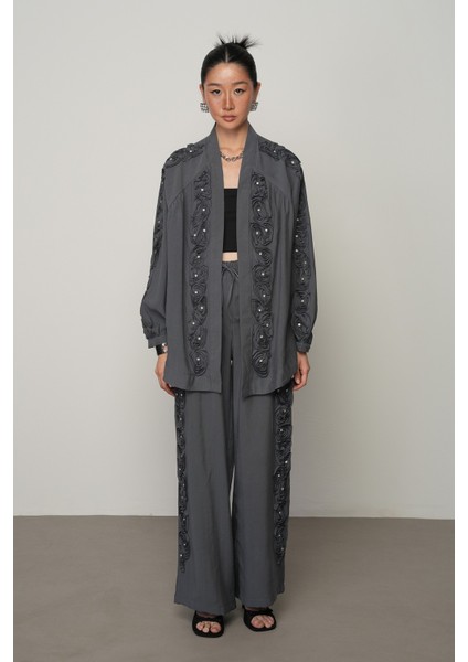 Kadın Şerit Gül ve Taş Detaylı Düz Oversize Kimono fırsatları