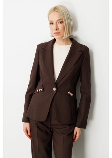 Kadın Omzu Vatkalı Düğme Aksesuarlı Ceket 5017 Kahverengi