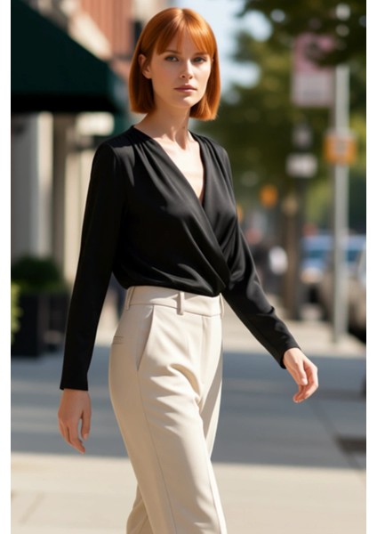 Kadın Regular Kalıp V Yaka Kruvaze Kapama Ekru Saten Dokuma Bluz Günlük Kullanım Için Ideal