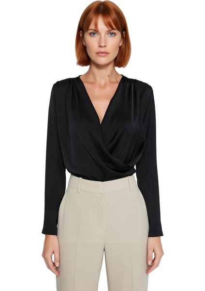 Kadın Regular Kalıp V Yaka Kruvaze Kapama Ekru Saten Dokuma Bluz Günlük Kullanım Için Ideal modelleri