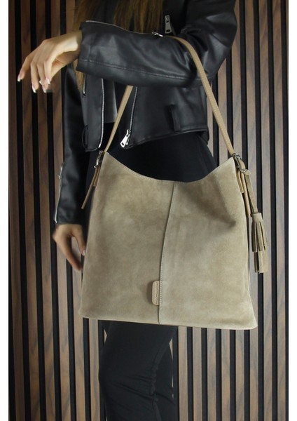 Kum Hakiki Dana Süet Püsküllü Manyetik Kapaklı Büyük Boy Günlük Omuz Çantası ve El Çantası fiyatları