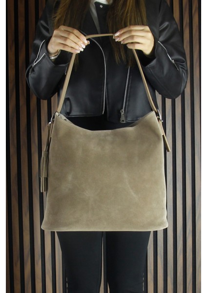 Kum Hakiki Dana Süet Püsküllü Manyetik Kapaklı Büyük Boy Günlük Omuz Çantası ve El Çantası indirimleri