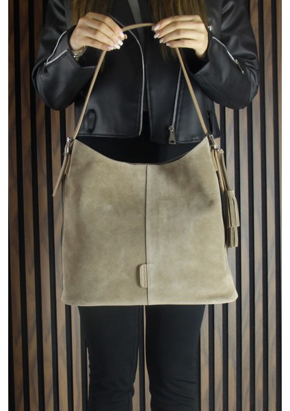 Kum Hakiki Dana Süet Püsküllü Manyetik Kapaklı Büyük Boy Günlük Omuz Çantası ve El Çantası