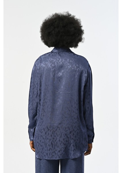 Kadın Indigo Mavi Desenli Oversize Gömlek fırsatları