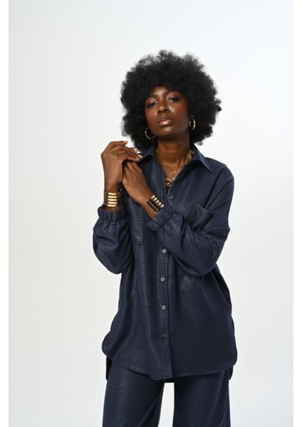 Kadın Düz Renk Simli Çift Cepli Kolları Büzgülü Oversize Kesim Gömlek