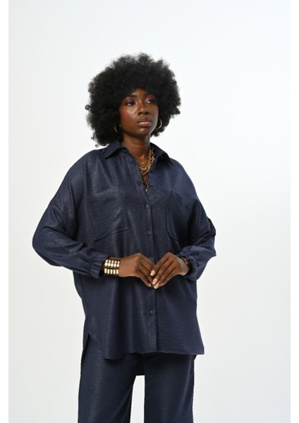 Kadın Düz Renk Simli Çift Cepli Kolları Büzgülü Oversize Kesim Gömlek modelleri