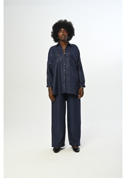 Kadın Düz Renk Simli Çift Cepli Kolları Büzgülü Oversize Kesim Gömlek fırsatları