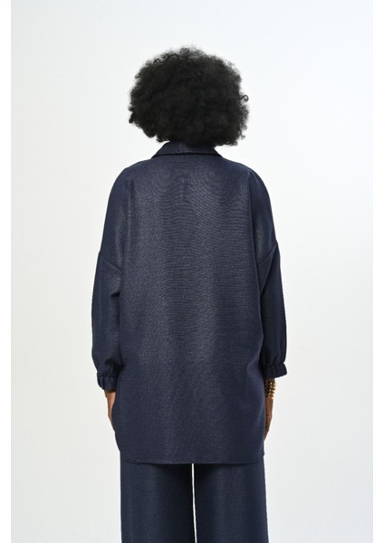 Kadın Düz Renk Simli Çift Cepli Kolları Büzgülü Oversize Kesim Gömlek indirimleri