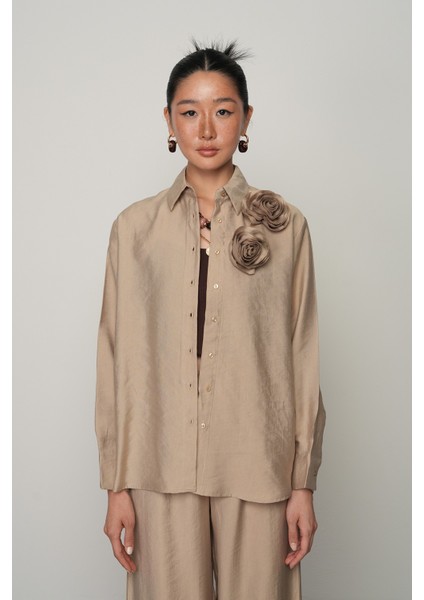 Kadın Önü Çift Gül Işlemeli Düz Renk Gömlek