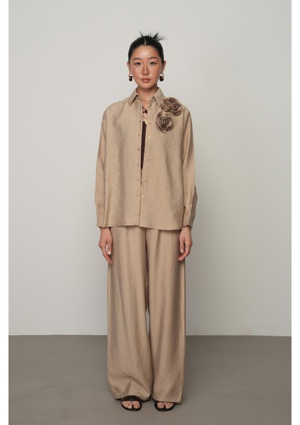 Kadın Önü Çift Gül Işlemeli Düz Renk Gömlek fırsatları