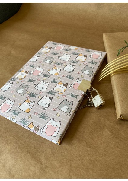 Kilitli Hatıra ve Günlük Defteri – 14X20 Cm, 80 Yaprak (Çeşitli Kapak Desenleri) modelleri