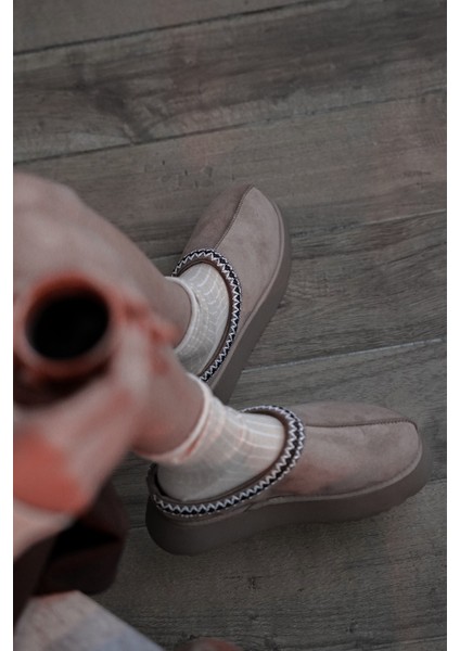 Kadın İçi Kürklü Kalın Taban Önü Kapalı Günlük Kışlık Terlik Furenta Vizon Süet modelleri