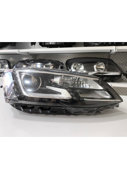 “vw Jetta 2015-2017 Sağ Far Mercekli D5S Ampüllü – Uyumlu Muadil Parça 5C7941752E ” ✅