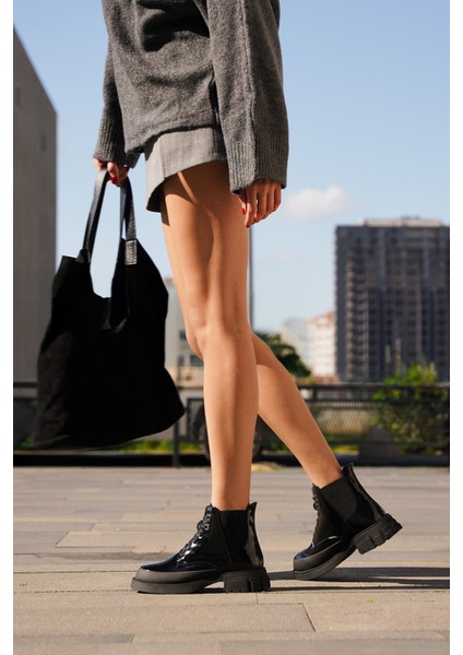 Kadın Bağcıklı Lastikli Kalın Topuklu Kısa Postal Bot Kenvo Siyah Rugan fiyatları