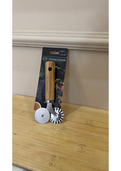 Ahşap Saplı 2 Li Hamur ve Pizza Kesme Ruleti fiyatları