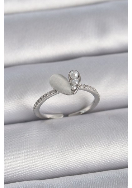 Pirinç Gümüş Renk Ayarlanabilir Zirkon Taşlı Incili Beyaz Mineli Kalp Model Kadın Yüzük