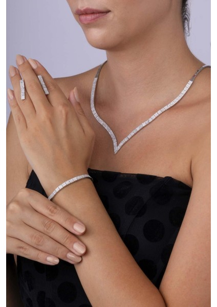 V Pırlanta Model Su Yolu Süzme 925 Ayar Gümüş Düğün Seti modelleri