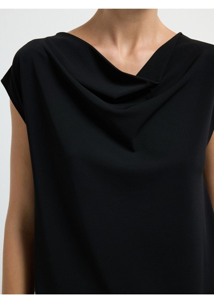 Degaje Yaka Örme Bluz Siyah 11544471001 fiyatları