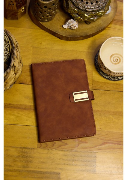 Kişiye Özel Kahverengi Vegan Deri Metal Mıknatıslı Kilitli 224 Sayfa Çizgili Not Defteri