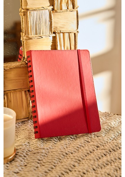 Kişiye Özel Kırmızı Lastikli Vegan Deri Gizli Spiralli 240 Sayfa Çizgili Not Defteri