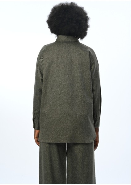 Kadın Düz Renk Yakası Detaylı Oversize Kesim Gömlek fırsatları