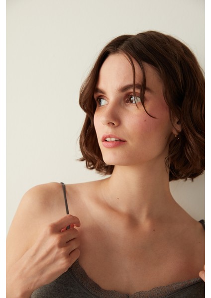 Antrasit İnce Askılı Dantel Detaylı Atlet