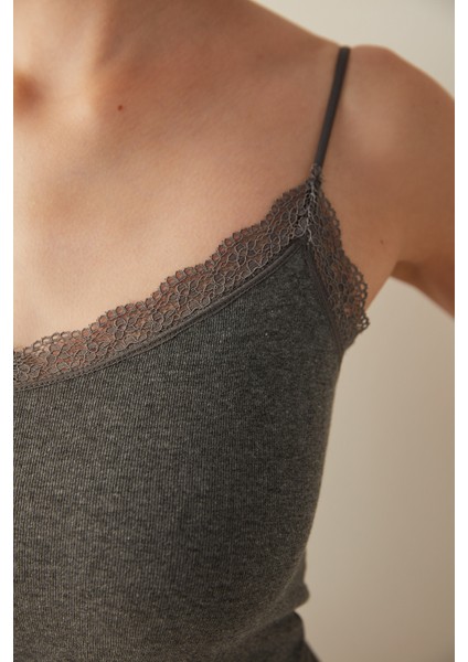 Antrasit İnce Askılı Dantel Detaylı Atlet