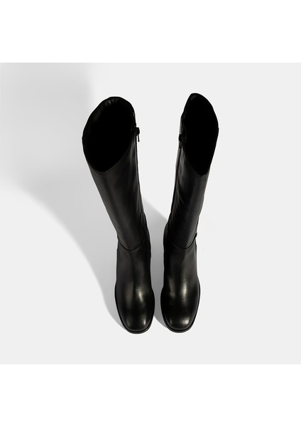 Kadın Siyah Metal Aksesuarlı Deri Çizme