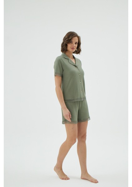 Kadın Yeşil Renk Dantel Detaylı Önden Düğmeli Kısa Kollu Şortlu Pijama Takımı C5T1N171 modelleri