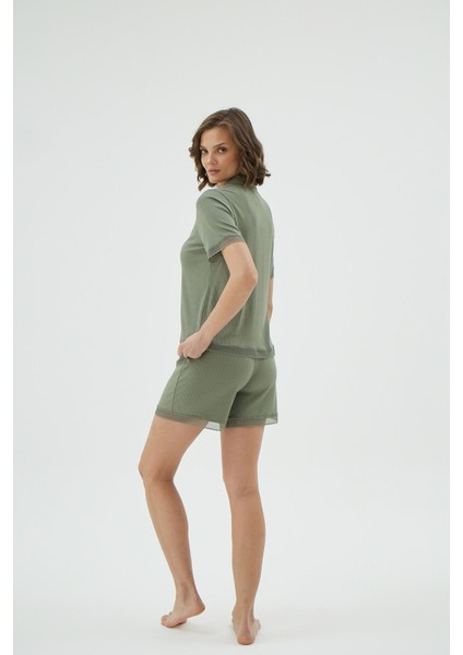 Kadın Yeşil Renk Dantel Detaylı Önden Düğmeli Kısa Kollu Şortlu Pijama Takımı C5T1N171 indirimleri