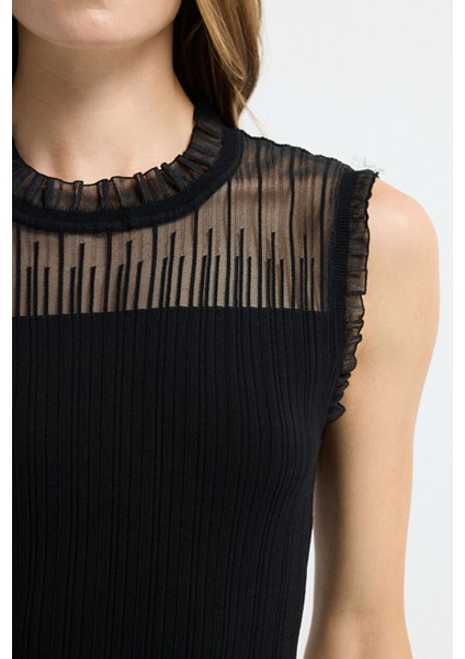 Tül Detaylı Kolsuz Triko Bluz Siyah 11544676001 fiyatları