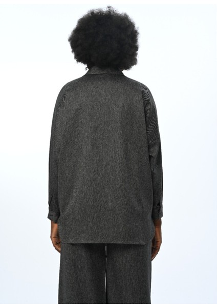 Kadın Düz Renk Yakası Detaylı Oversize Kesim Gömlek fırsatları