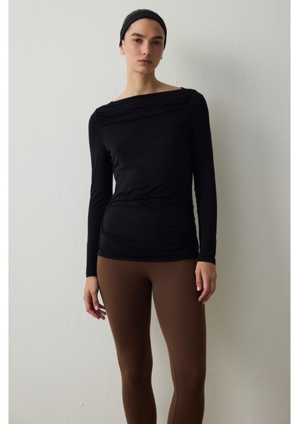 Siyah Kayık Yaka Uzun Kollu Üst