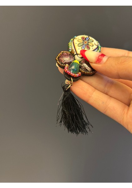 Etnik Püsküllü Kadın Broş Yaka Iğnesi 5x3 cm modelleri