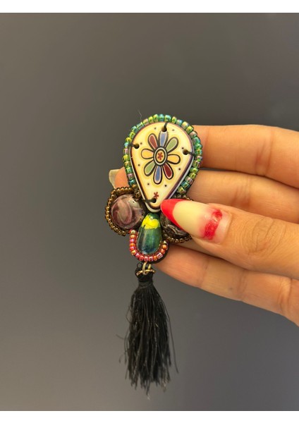 Etnik Püsküllü Kadın Broş Yaka Iğnesi 5x3 cm fırsatları
